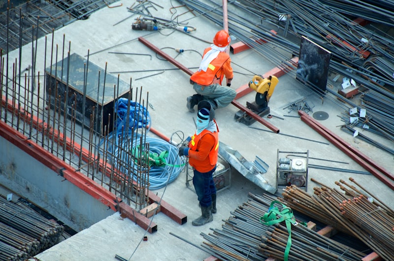 Tower crane over a commercial building under construction
